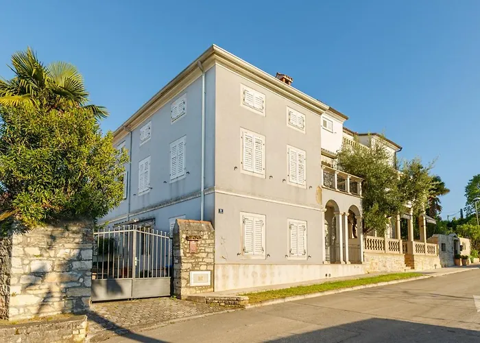 Maximilian&stela Guest house