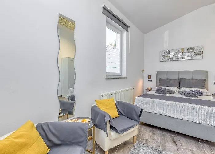 Maximilian&stela Guest house