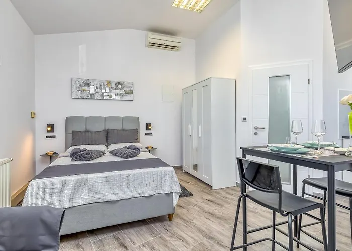 Maximilian&stela Guest house